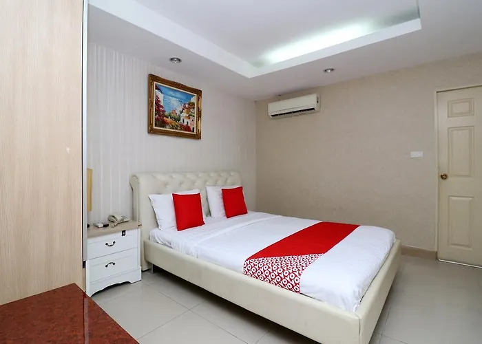 Отель Diamond Silom 3*